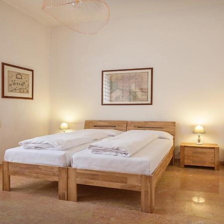 Villa Francesca-Grande appartamento in riva al lago Brenzone sul Garda Esterno foto