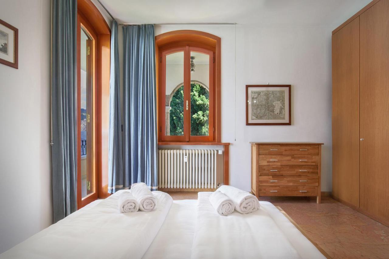Villa Francesca-Grande appartamento in riva al lago Brenzone sul Garda Esterno foto