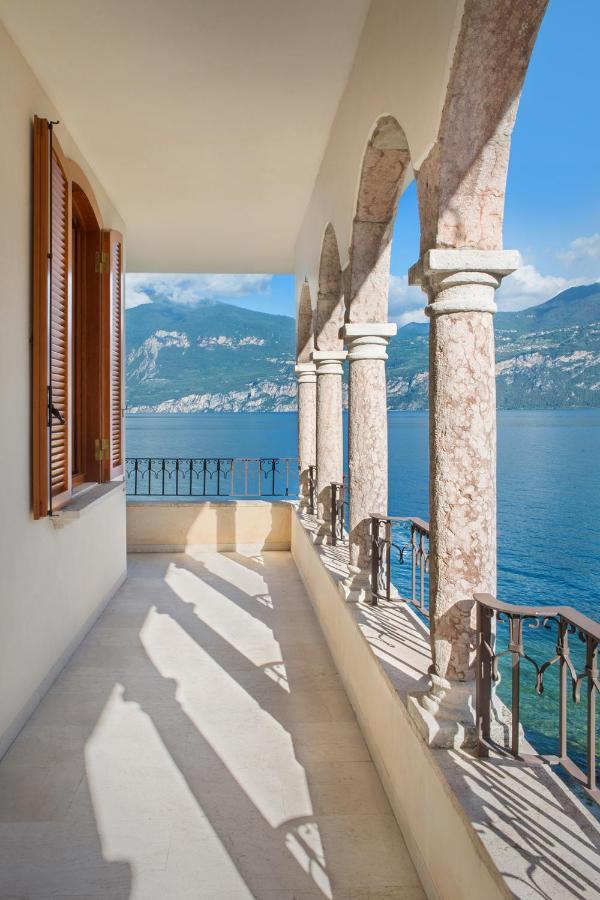 Villa Francesca-Grande appartamento in riva al lago Brenzone sul Garda Esterno foto