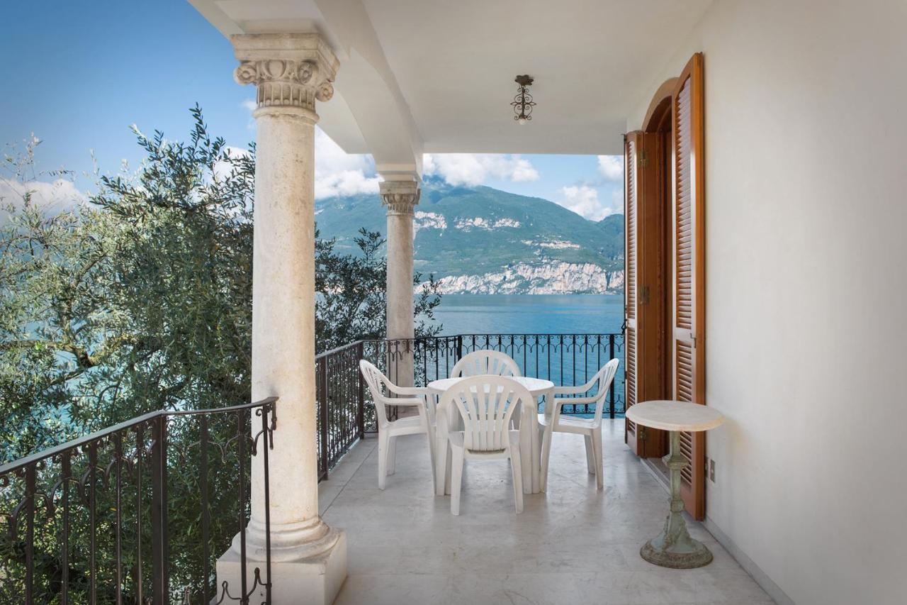 Villa Francesca-Grande appartamento in riva al lago Brenzone sul Garda Esterno foto