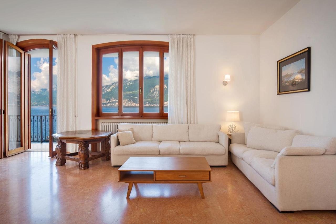 Villa Francesca-Grande appartamento in riva al lago Brenzone sul Garda Esterno foto