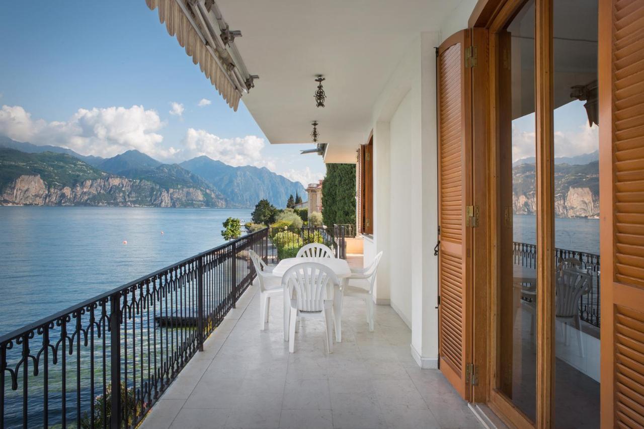 Villa Francesca-Grande appartamento in riva al lago Brenzone sul Garda Esterno foto